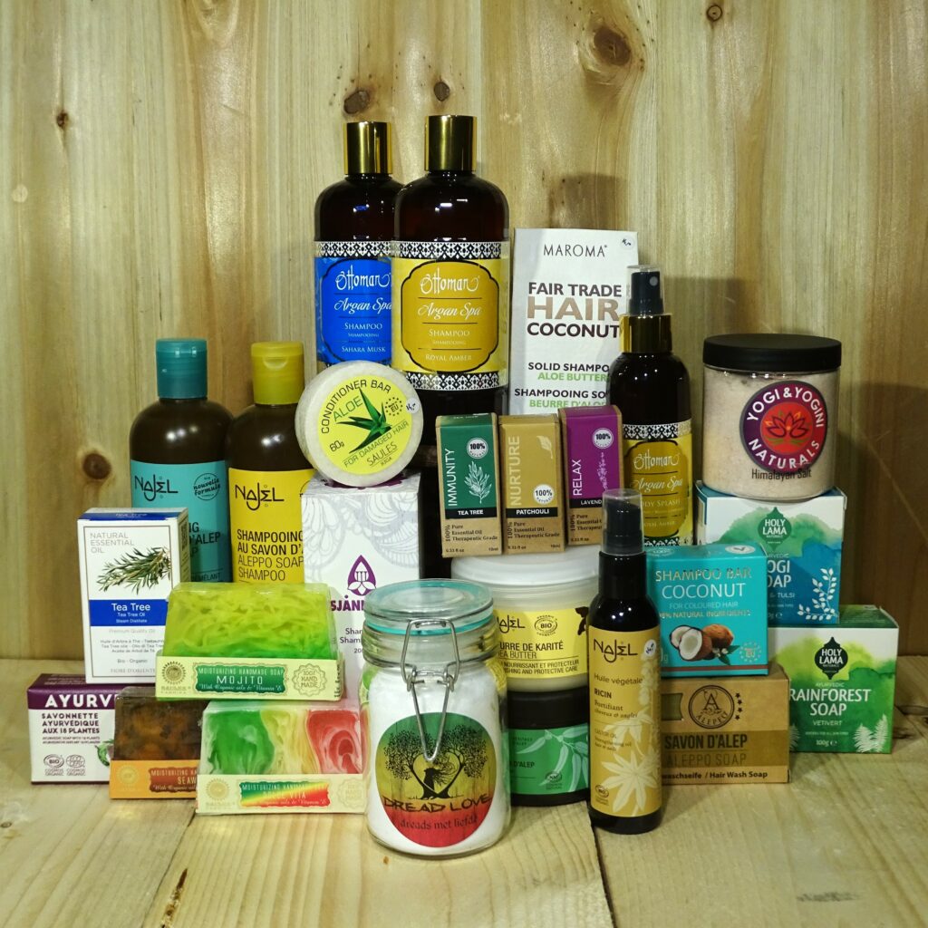 In de categorie verzorgingsproducten voor dreadlocks vind je alle producten die je nodig hebt voor de verzorging van natuurlijke dreads. Shampoo, oliën tegen droge hoofdhuid, baking soda, etherische oliën en nog véél meer.