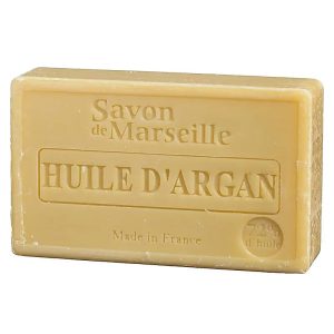 Stuk Savon de Marseille, zoals de bekende zeep uit Frankrijk wordt genoemd, verrijkt met arganolie.